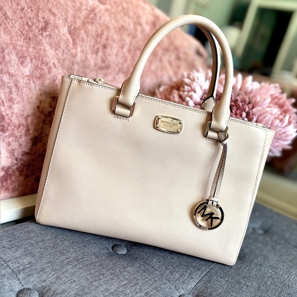 Michael Kors Kellen Medium Satchel - Picture 1 of 12